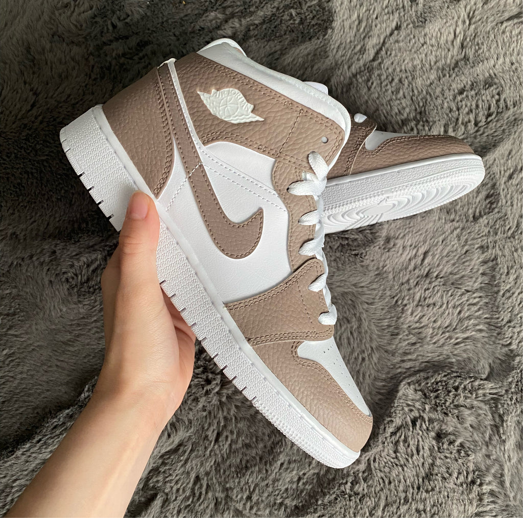 Air Jordan 1 mid Beige